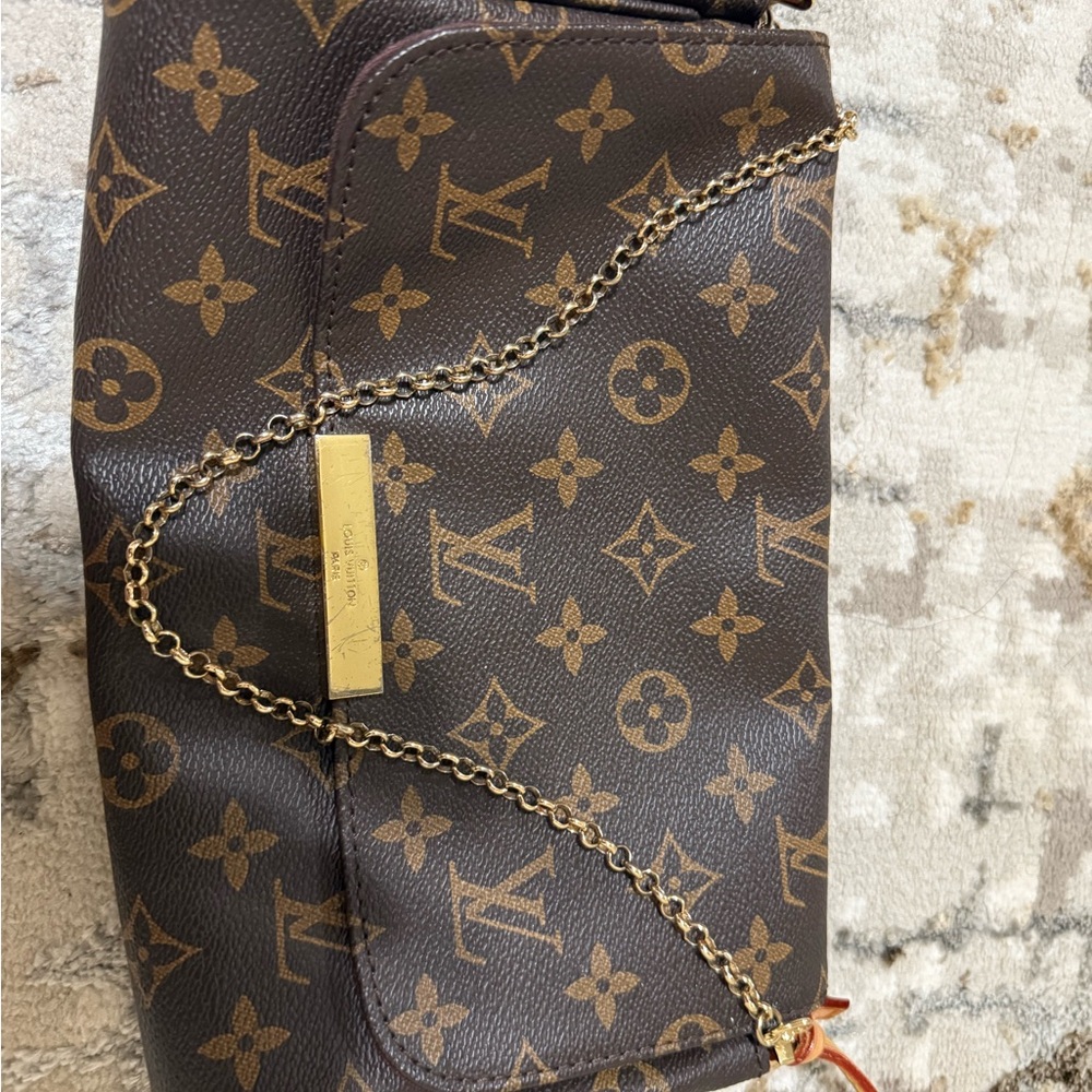 Elegant Monogram Shoulder Bag with Gold Chain